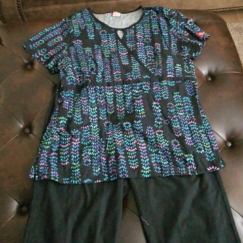 Scrub outfit..used..Stretchy Dickies top blk pant